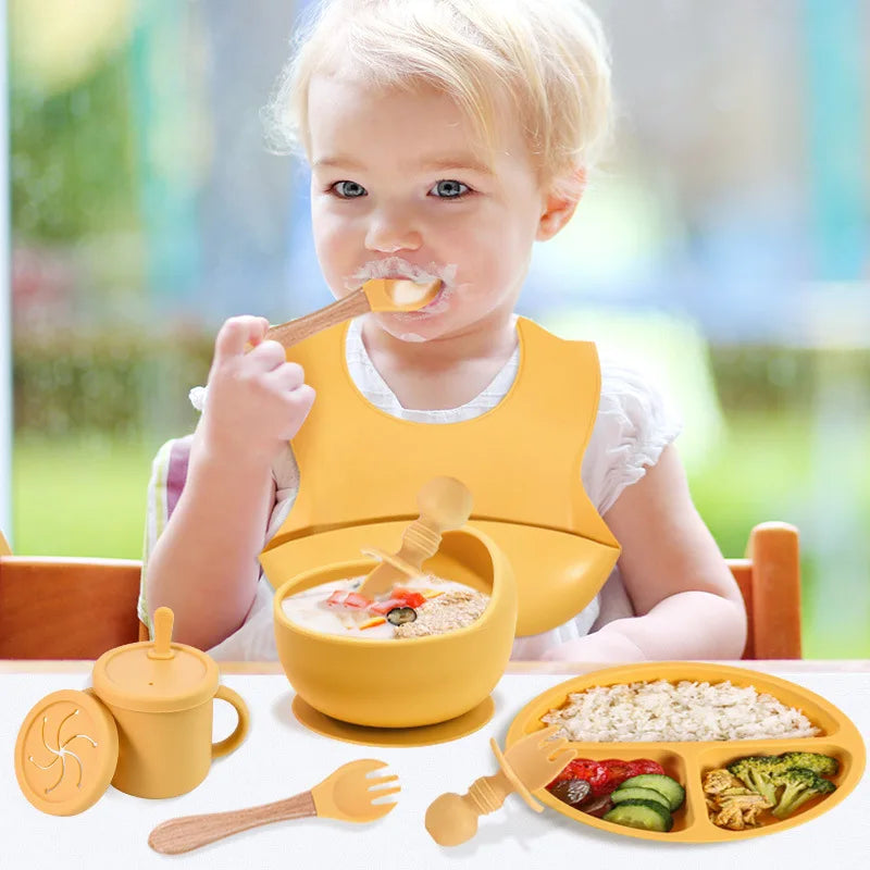 Set Repas Bébé en Silicone Sans BPA – Bol Ventouse, Assiette, Tasse & Couverts